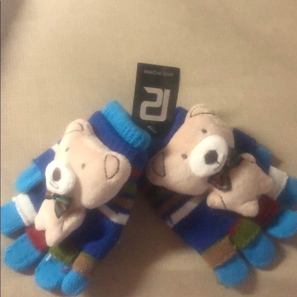 Child’s gloves